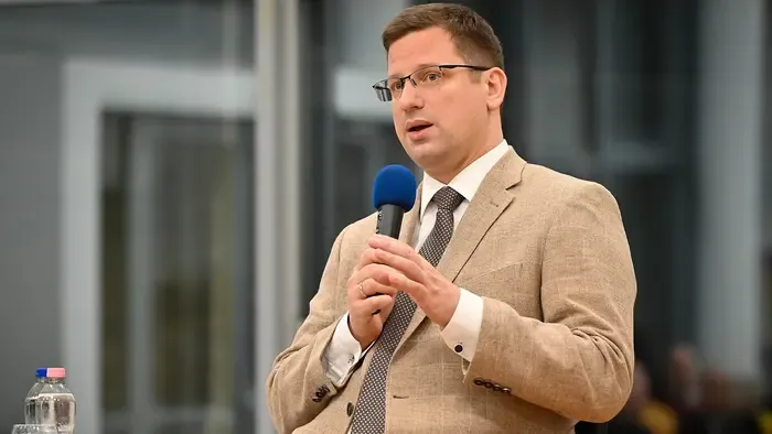 Gulyás: az EB felszólította a kormányt, hogy függessze fel a védett üzemanyagárak alkalmazását