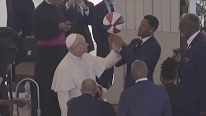 Olyat tett XIV. Leó pápa, hogy felrobbant az internet – futótűzként terjed egy videó