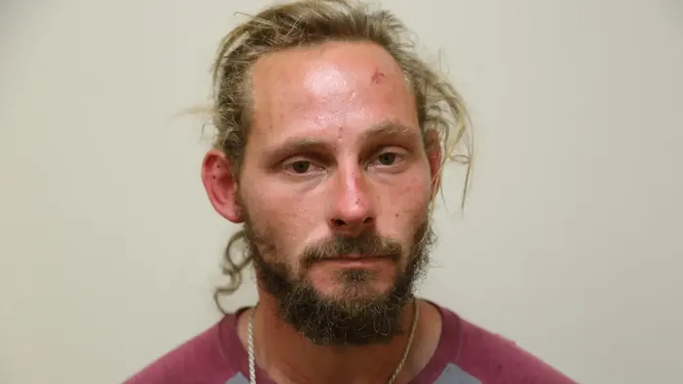 Benzinnel lelocsolta és felgyújtotta barátnőjét – életveszélyben a nő