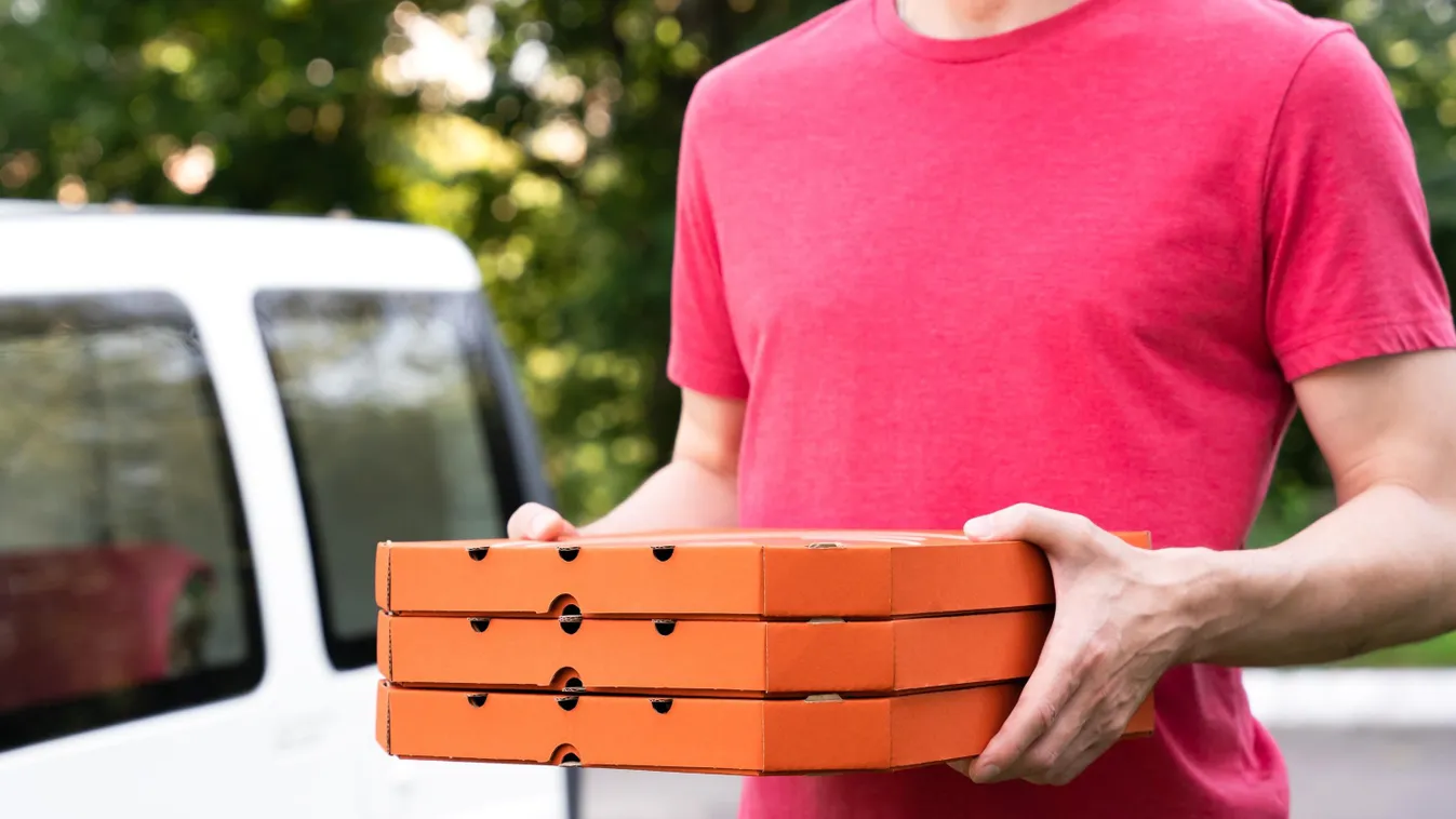 Egy átlagos kiszállításból óriási támogatás lett – közel 15 milliót kapott a futár