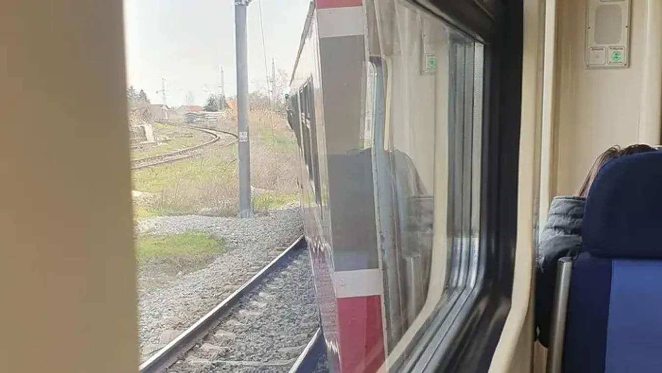 Kisiklott egy Szegedre tartó személyvonat, fotókon a helyszínen uralkodó állapotok