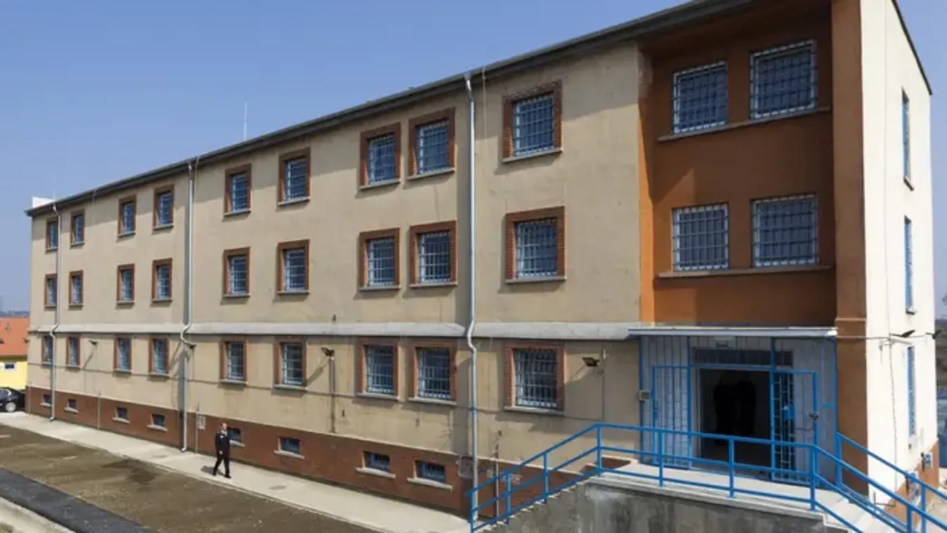 Falon át szökött meg egy elítélt a börtönből Hajdú-Biharban