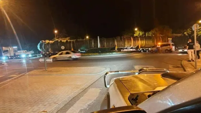 Rejtélyes rakomány akadt el Hatvannál, kamionnal érkezett