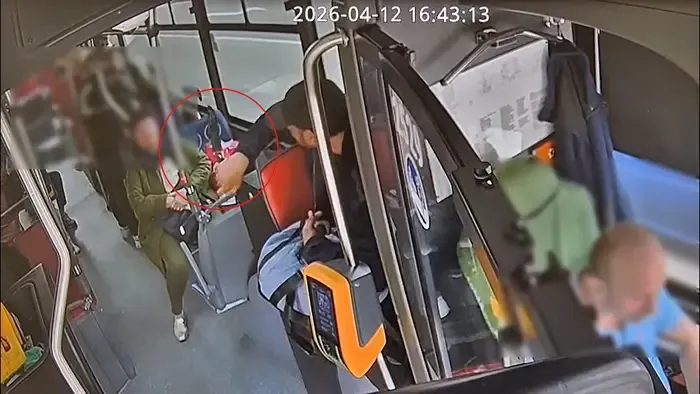 Elszabadult a pokol egy buszon, félelmetes videó készült az esetről