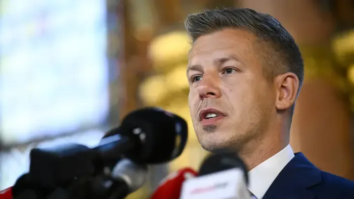 Magyar Péter megnevezte kormánya hét miniszterét