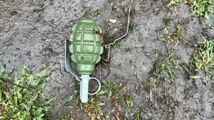 Gránátot dobtak az intézkedő rendőrökre, brutális támadásról érkezett hír