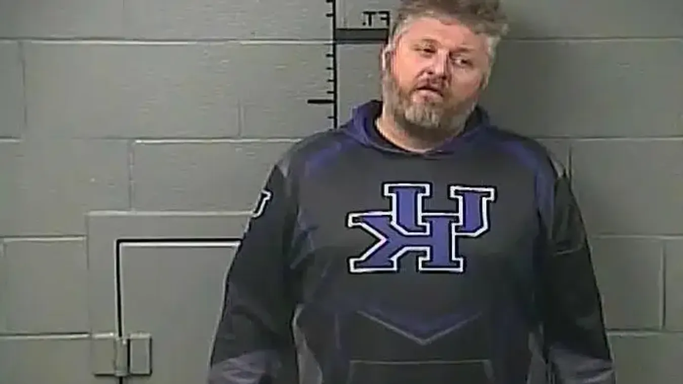 Elege lett abból, ahogy ránéz, ezért megölte a volt élettársát