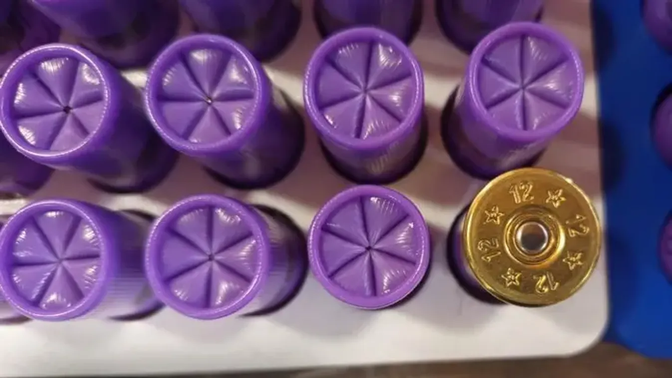 Saját kezűleg gyártotta és árulta a lőszert ismerőseinek