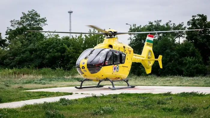 Mentőhelikopter landolt Jászberénynél, durva baleset történt - Videó