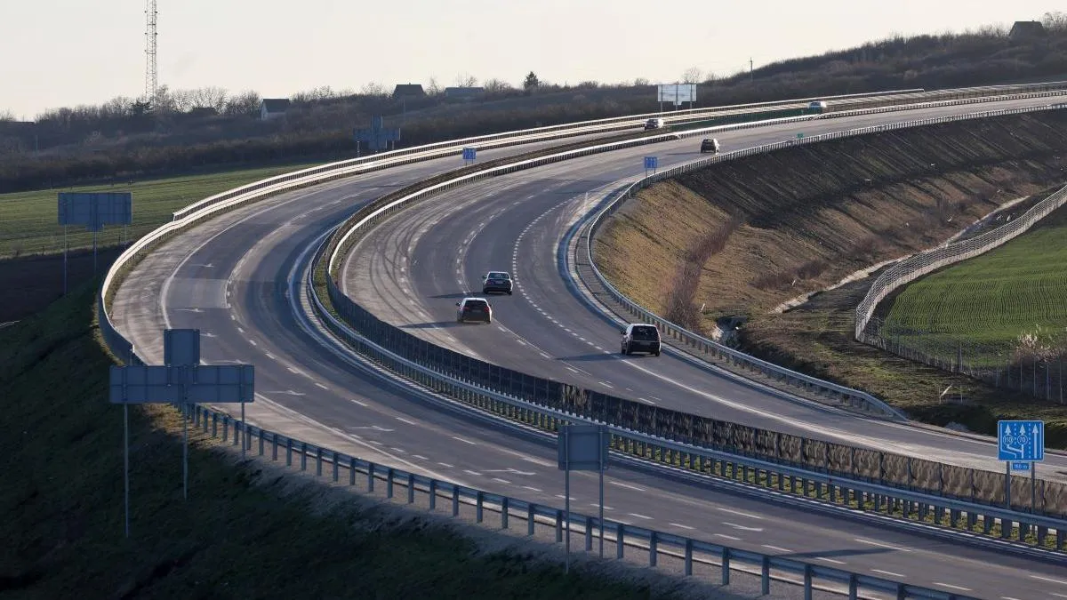 Emelhetik a sebességhatárt több helyen - szeptemberben érkezhet az új KRESZ