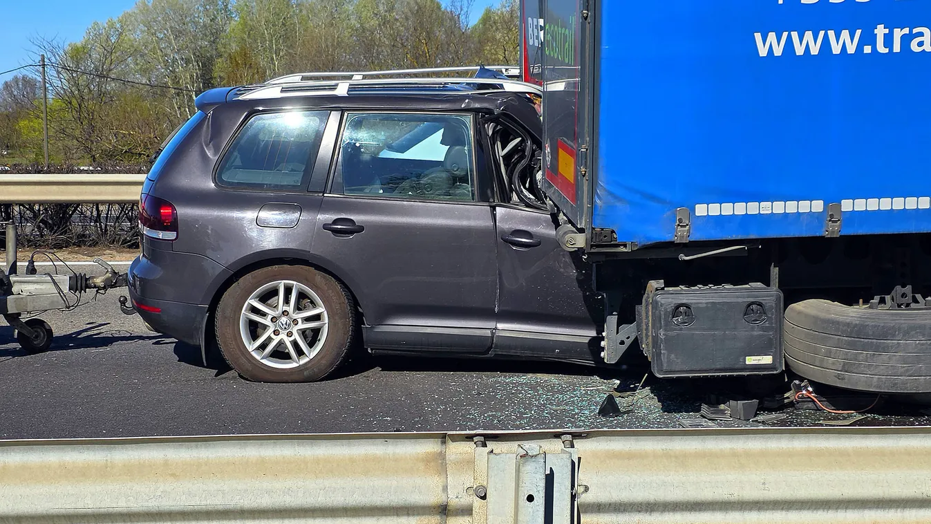 Durva fotók: egymást érték a balesetek az M5-ösön