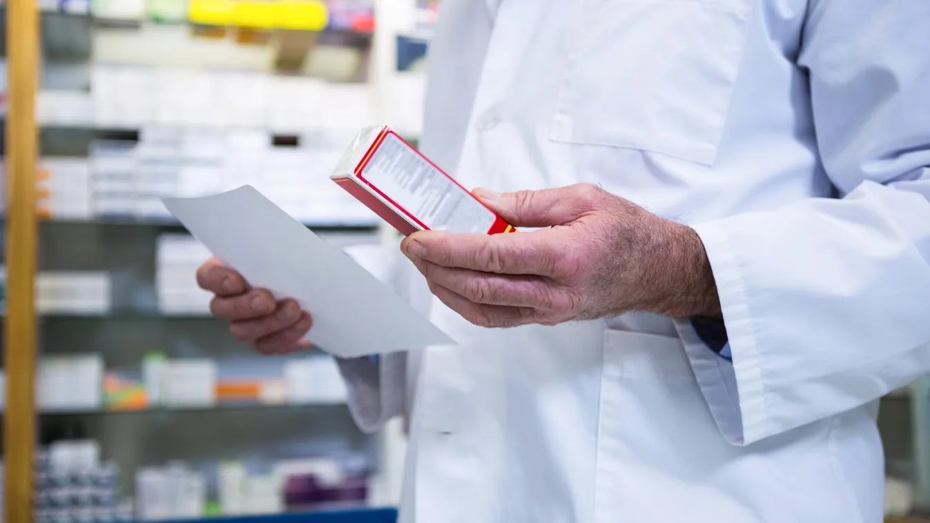 Több mint 1200 hamis recepttel 230 milliót kaszált egy patikus