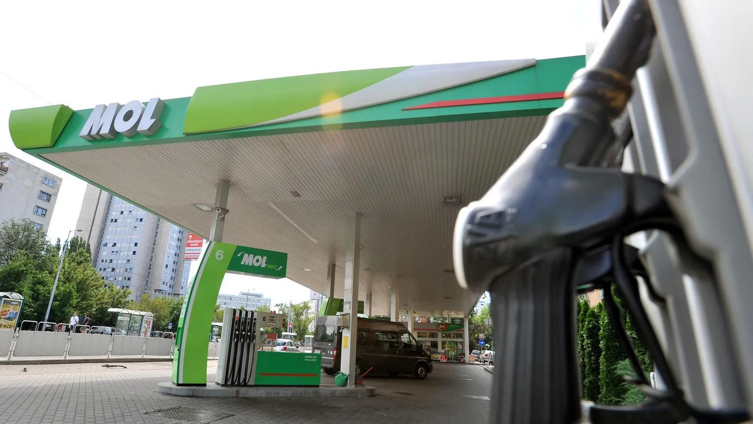 A kormány döntött a védett üzemanyagár fenntartásáról