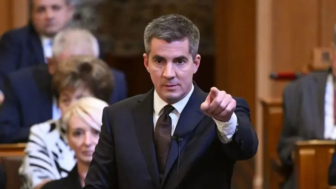 Már kora reggel választási törvényt sértett a Tisza