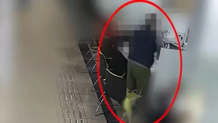 Botrány a tatabányai okmányirodában, pillanatok alatt elszabadult a pokol – Videó