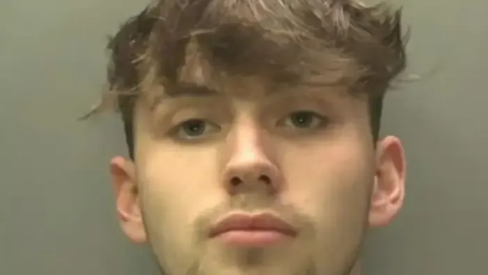 Saját anyjának akart maszturbáló videót küldeni magáról egy tini