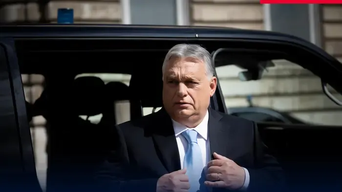 Zúzzunk! − mondja Orbán Viktor, majd elindul a kocsijával, amelyben üvölt a zene