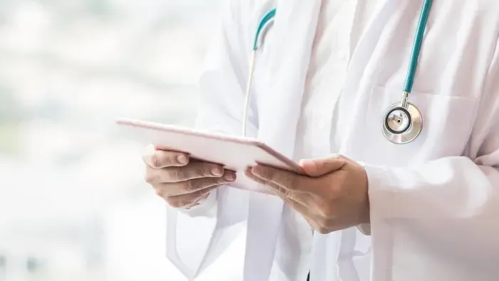 Tömeges rosszullét: Két tucat sportoló került kórházba