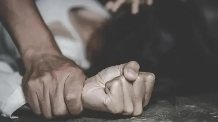 Késsel fenyegette, megerőszakolta majd kirabolta áldozatát Miskolcon