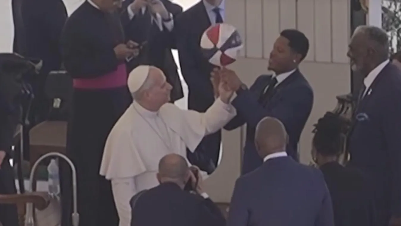 Olyat tett XIV. Leó pápa, hogy felrobbant az internet – futótűzként terjed egy videó