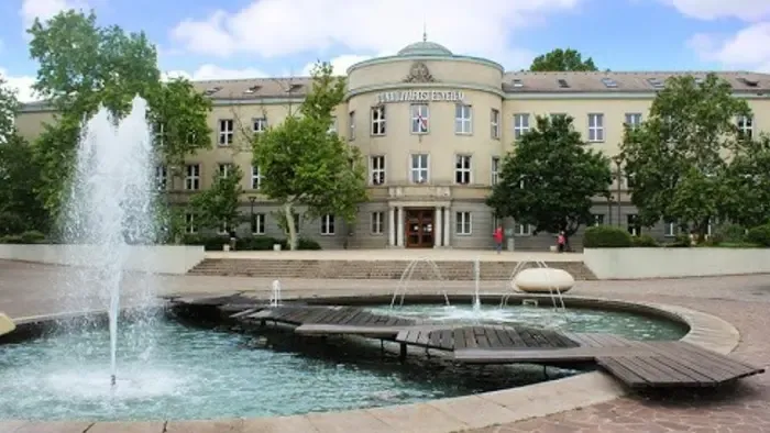 Rendkívüli riadó a Dunaújvárosi Egyetemen: Hajtóvadászatot indítottak