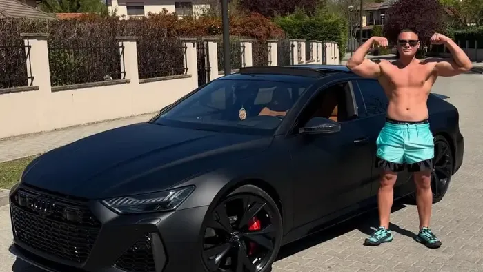 Brutális luxusautó tűnt fel a magyar utakon, közel sem ismeretlen a gazdája