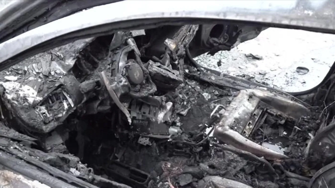 Durva baleset történt Szolnokon, kigyulladt az egyik kocsi