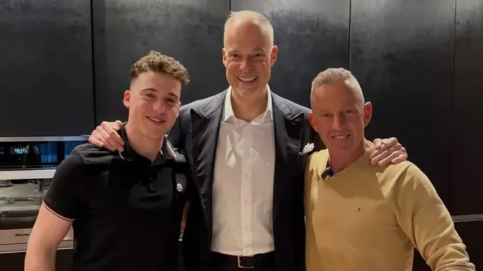 Döbbenetes, ki csengetett be Schobert Norbiékhoz – fotókon a nem mindennapi látogató