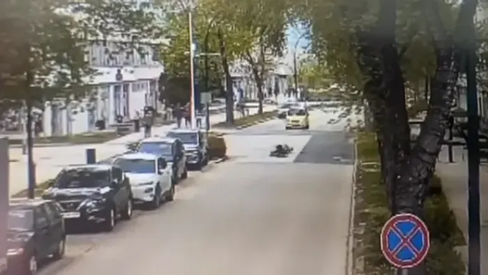 Kiesett az út közepére egy 11 éves gyerek Kazincbarcikán, hajmeresztő videó került elő