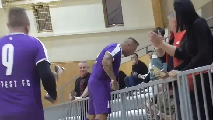 Nagy árat fizethez Curtis a kiosztott pofonért