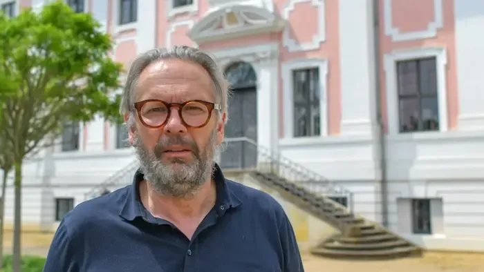 Luxuskastélyból a börtönbe: lebukott a milliárdos