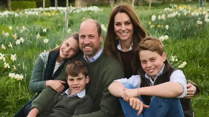 Kísérteties hasonlóság: Lajos herceg fotója felkavarta a rajongókat