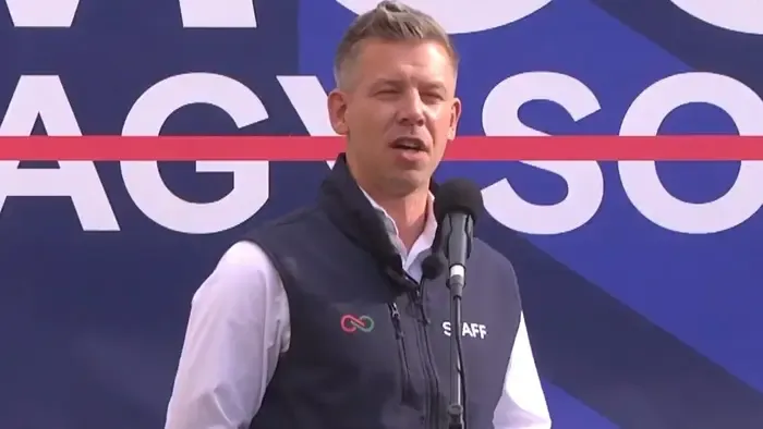 A külhoni magyar pártokat támadja Magyar Péter, börtönnel fenyegetőzik ismét – Videó