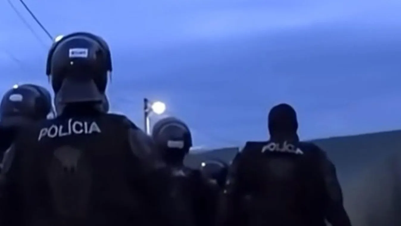 Tömegverekedés tört ki egy falusi kisboltban, botokkal és kövekkel támadtak egymásra – videó