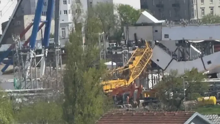 Borzalmas tragédia egy építkezésen: összedőlt a daru, egy ember meghalt