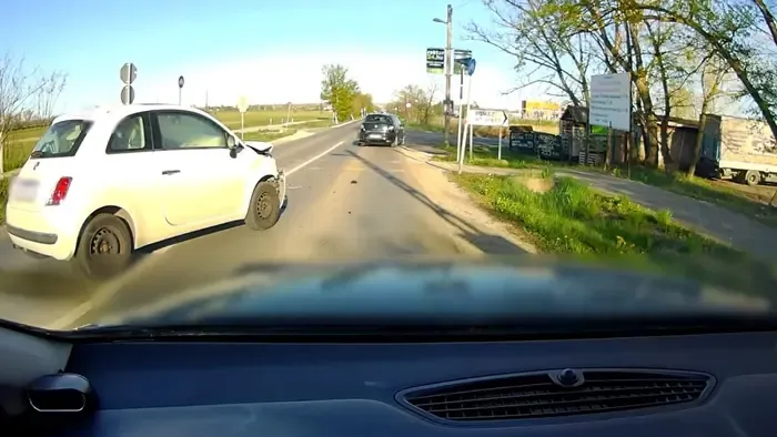 Kedves akart lenni, baleset lett belőle Pomáznál – videó