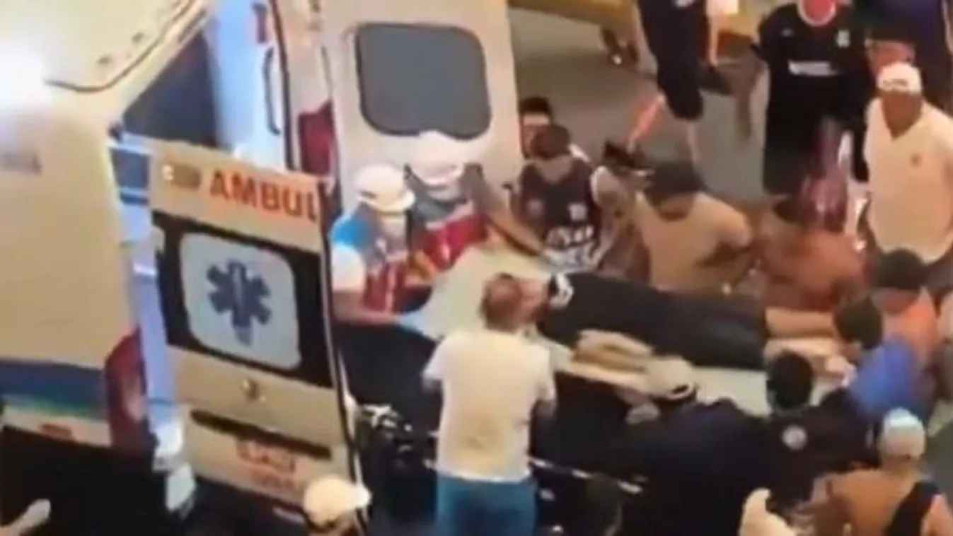 Összepréselték egymást a szurkolók, meghalt egy ember a nézőtéren – Videó