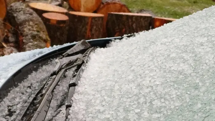 Elképesztő fotók érkeztek: Letarolta a jégeső a Bakonyt