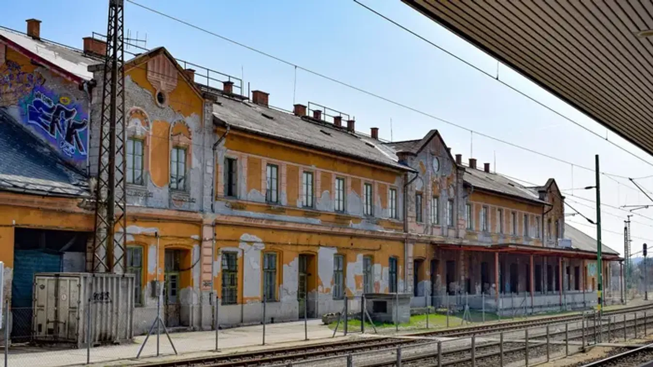 „Levágom a fejedet” – Machetével támadtak rá egy emberre a kelenföldi pályaudvaron