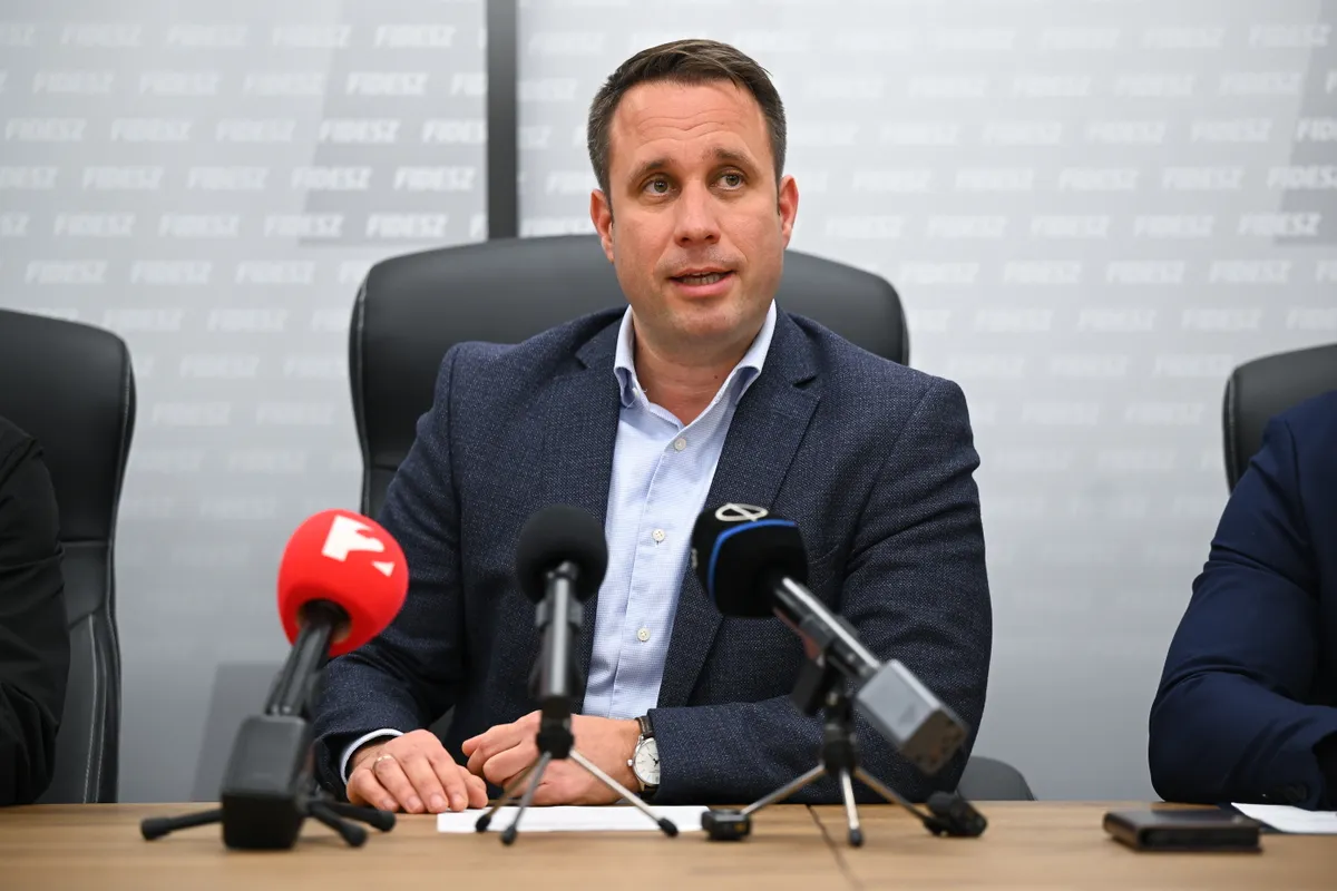 KÓSA Lajos; DÖMÖTÖR Csaba