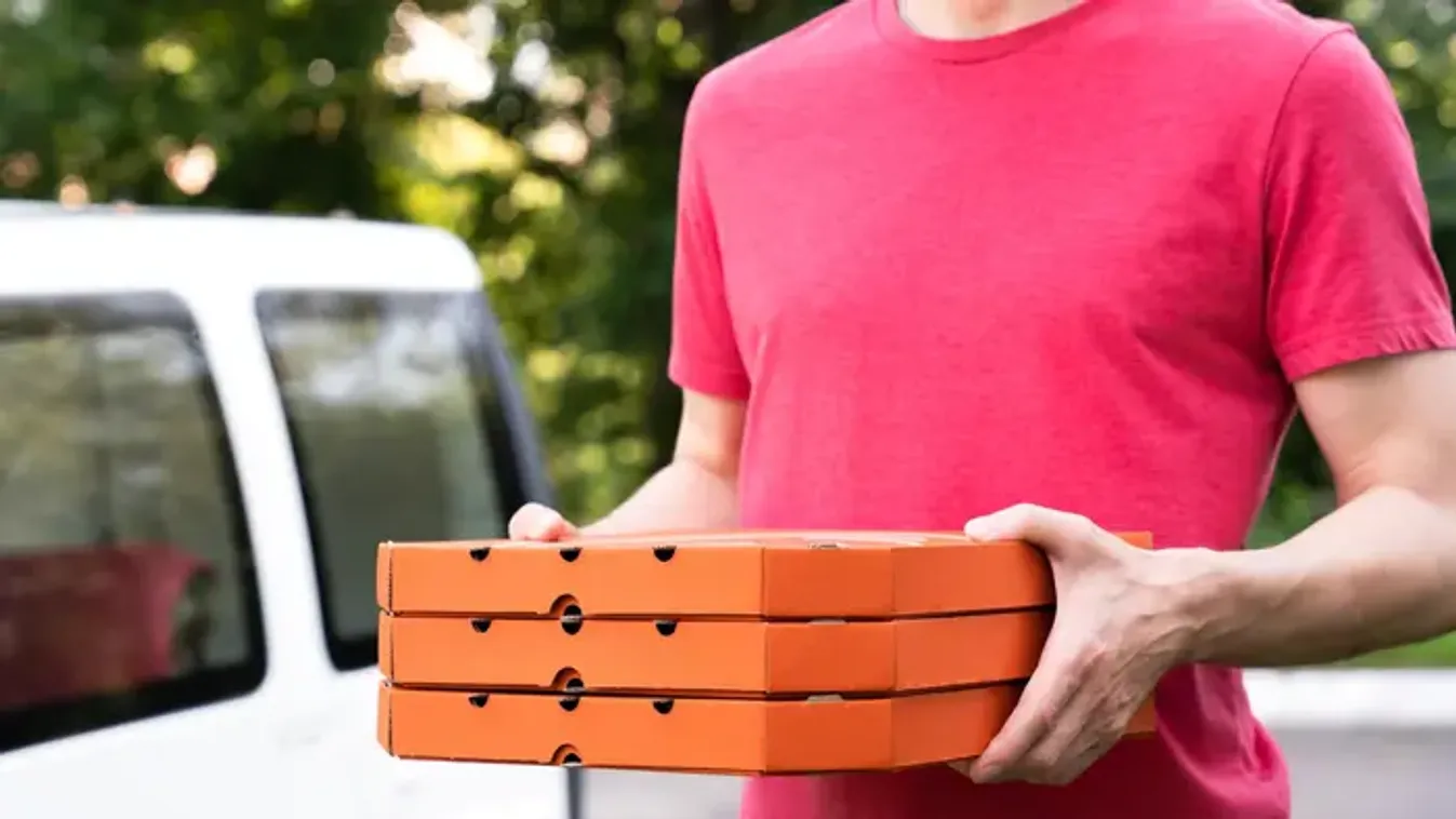 Egy átlagos kiszállításból óriási támogatás lett – közel 15 milliót kapott a futár