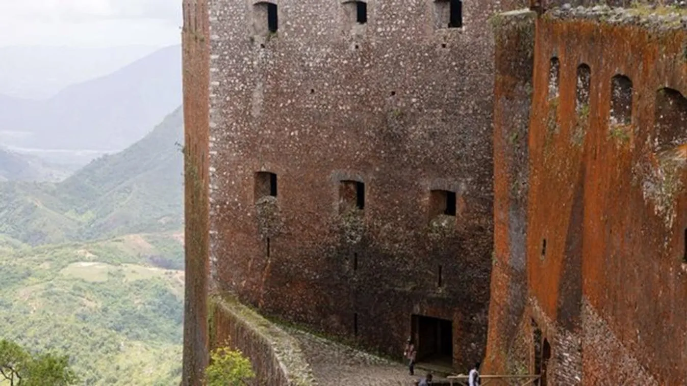 Legalább harminc ember meghalt, miután pánik tört ki egy turisztikai látványosságnál