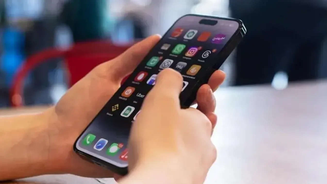 Egy kommentből rémálom lett – 42 milliót csaltak ki a férfitól