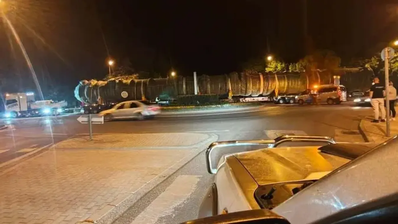 Rejtélyes rakomány akadt el Hatvannál, kamionnal érkezett