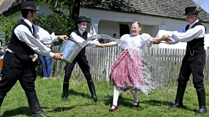 Ezért locsolkodunk húsvétkor, kiderült, mi van a hagyomány mögött