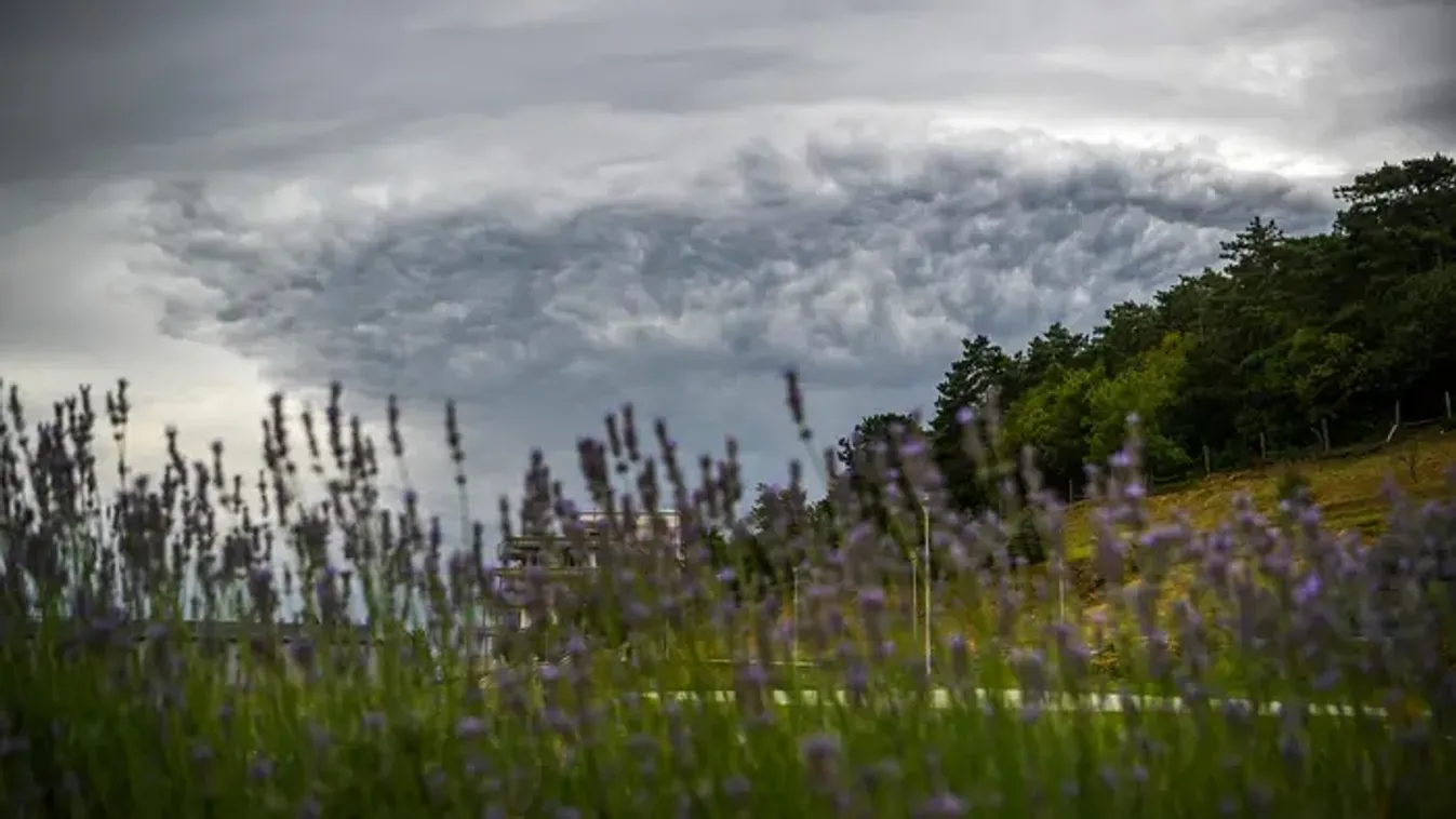 Kiadták a riasztás: Éles fordulatot hoz az időjárás vasárnap délután