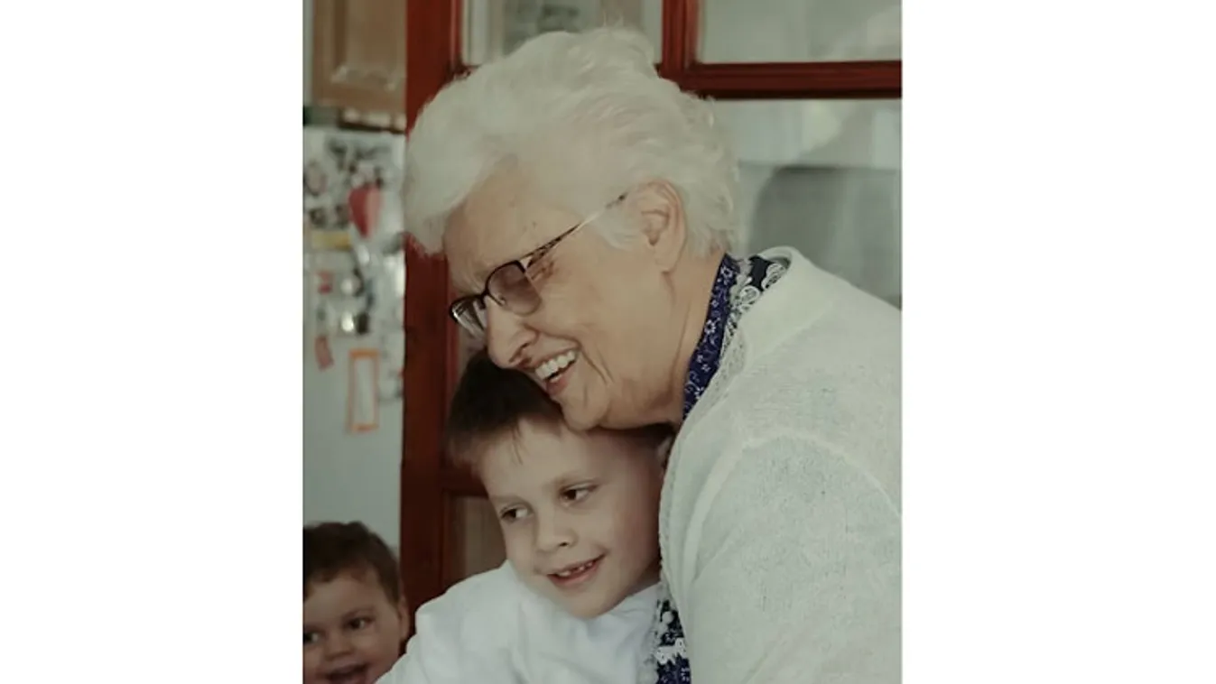 Orbán Viktor így ment locsolkodni unokáival