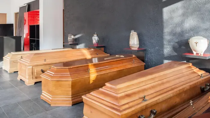 Gyerekek hamvaival csalt egy temetkezési vállalkozó