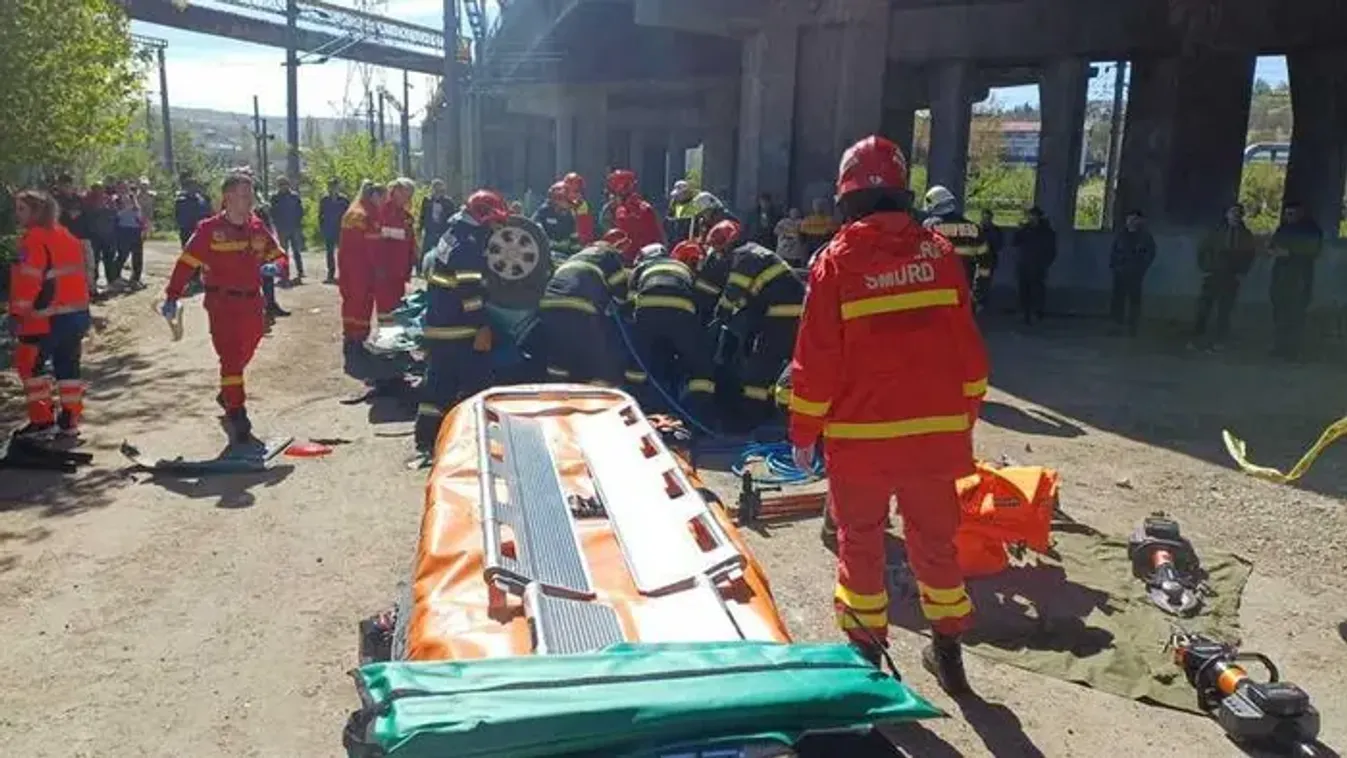 Felüljáróról zuhant le az autó, megismétlődőtt a halálos tragédia - Fotó
