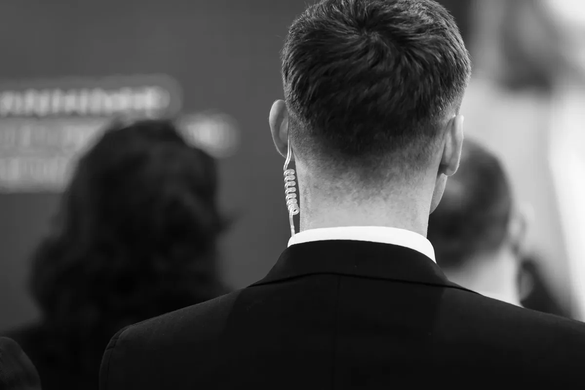 Fogyatékossággal élő állami vezető esetén kibővül a személyi védelmét ellátók feladatköre